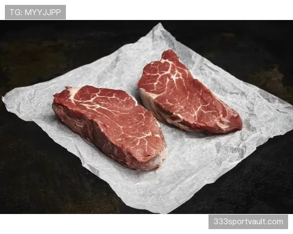 阿尔瓦雷斯训练完直接去超市抢购牛排,这食量谁顶得住 阿尔瓦雷斯训练完直接去超市抢购牛排,这食量谁顶得住